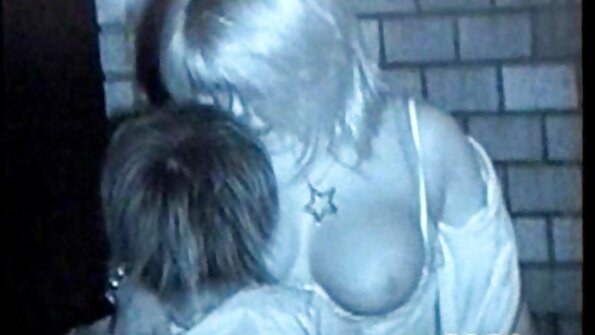 Blondi MILF Sophia Jewel Finger Play Hänen Pooter