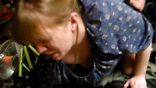 Julia Ann tarjoilee hauskoja laukkujaan ja lopettaa