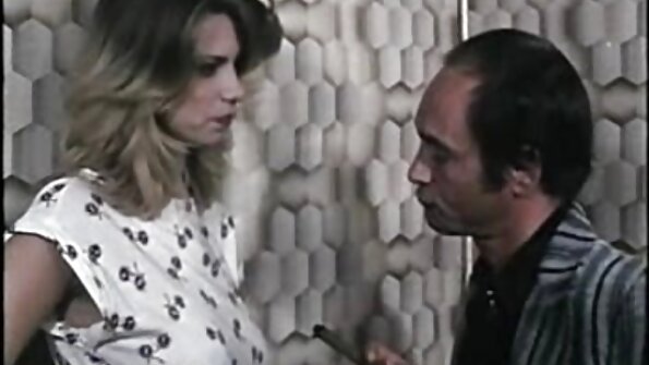 Povekas toimisto lutka saa miellyttävästi perseestä sisään pov