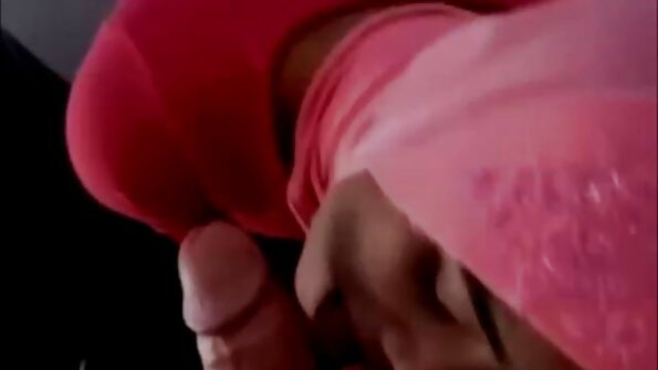 Saarnaaminen kääntää pillua kaivamaan