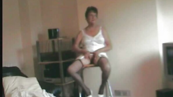 Lutka katsoo nokkaan kynnyksen aikana