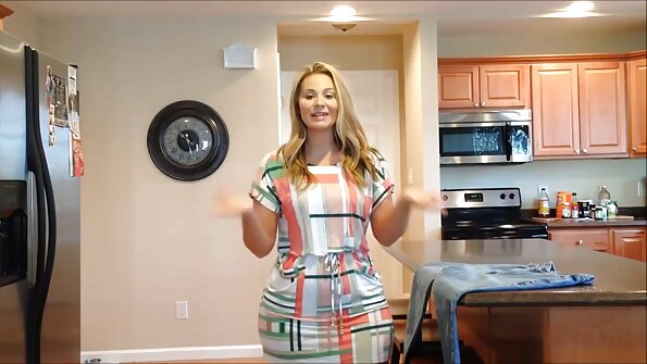 Narttu äiti lapping a mehukas vigina