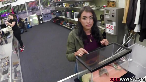 Povekas nainen on vitun hänen nuori naapuri