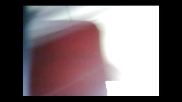 Tyylikäs tyttö perseestä keittiössä