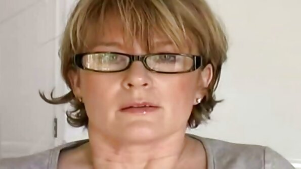 Kuumat avioliittoneuvojat esittelevät kätensä