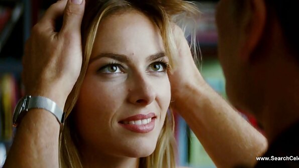 Kaksi kuumaa tyttöä pitää hauskaa