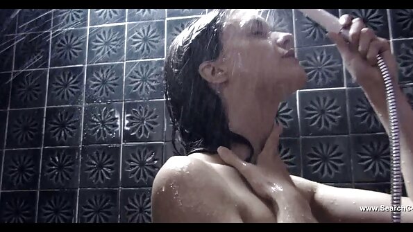 Anikka Albrite ja Riley Reid tarvitsevat epätoivoisesti perseestä