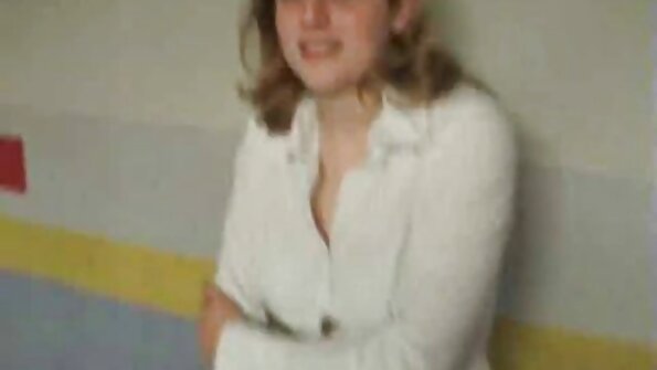 Komea Tšad miellyttää milfia ja hänen tyttöään