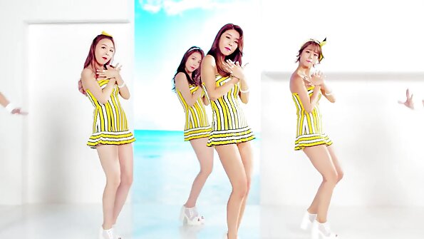 Bella Rolland hymyilee imeessään ja helvetin BBC: tä